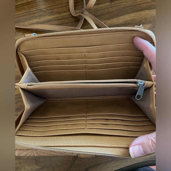 The Sak Sequoia Smartphone Flap Crossbody Women Beige Leather Bag - Picture 8 of 12